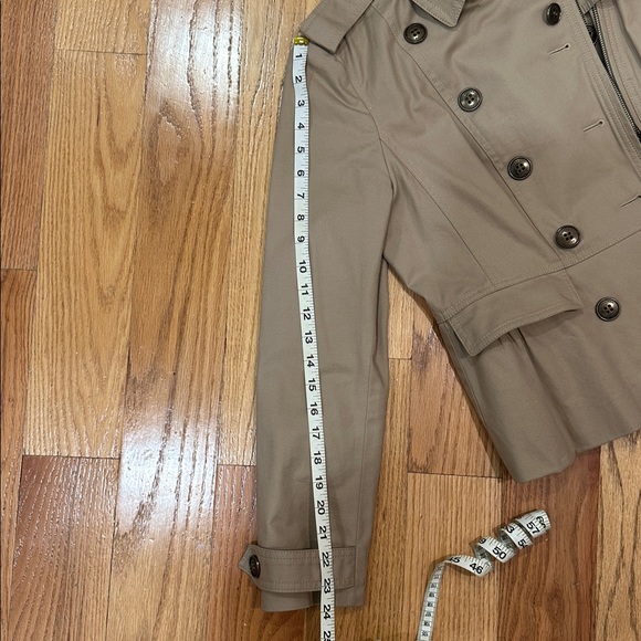 Burberry Women's Classic Tan Crop Trench - Picture 8 of 8